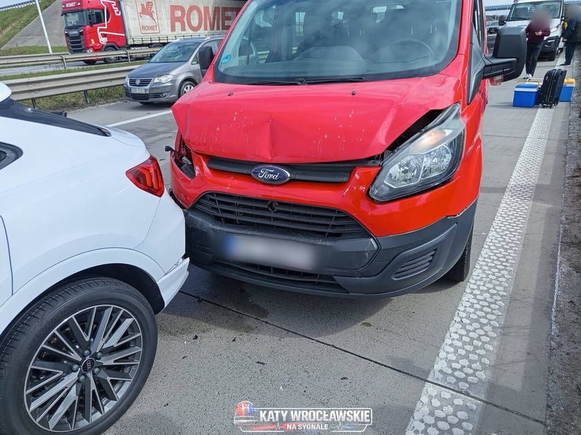 Kolizja trzech samochodów na autostradzie A4 między węzłami Wrocław Południe i Pietrzykowice 12 kwietnia 2026 r.