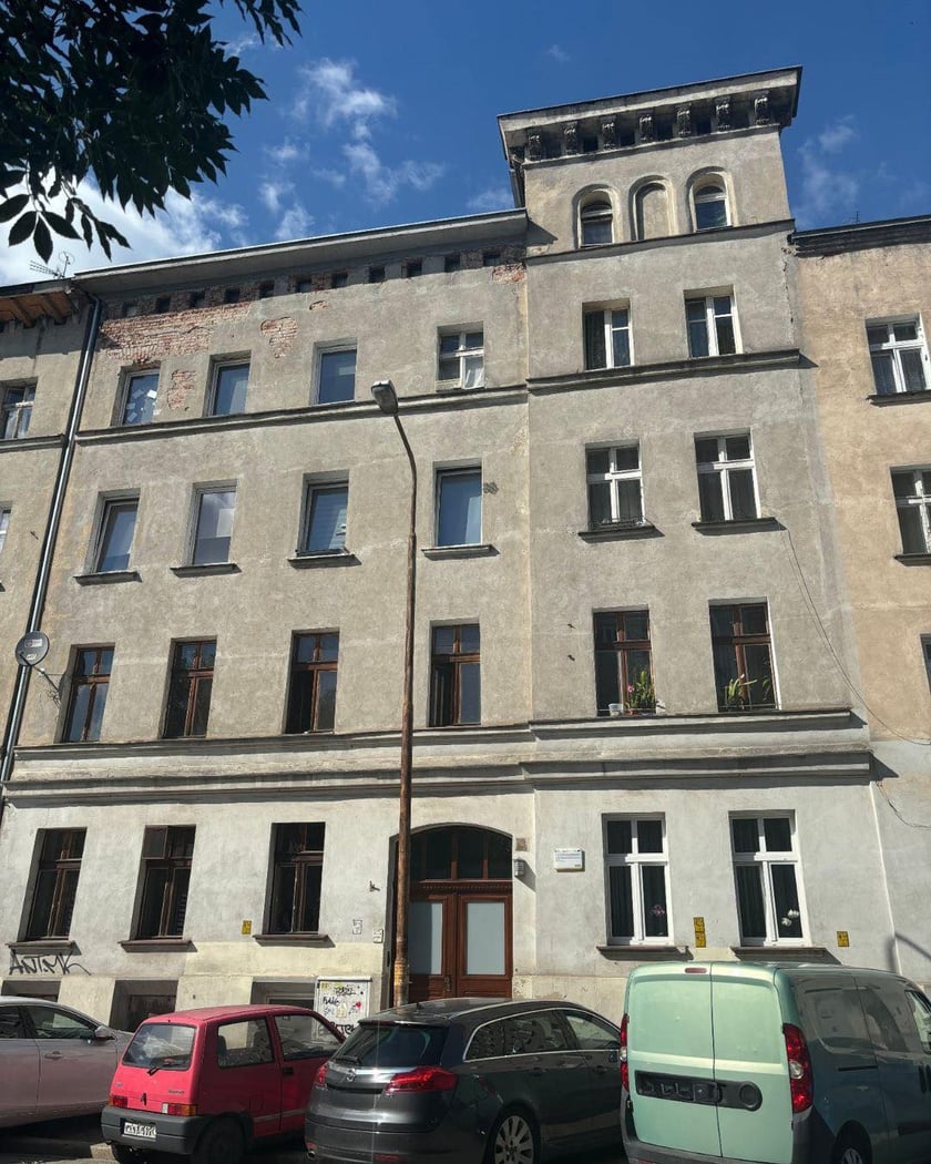 Komunalne kamienice-bliźniaczki z ul. Benedyktyńskiej przejdą renowację.