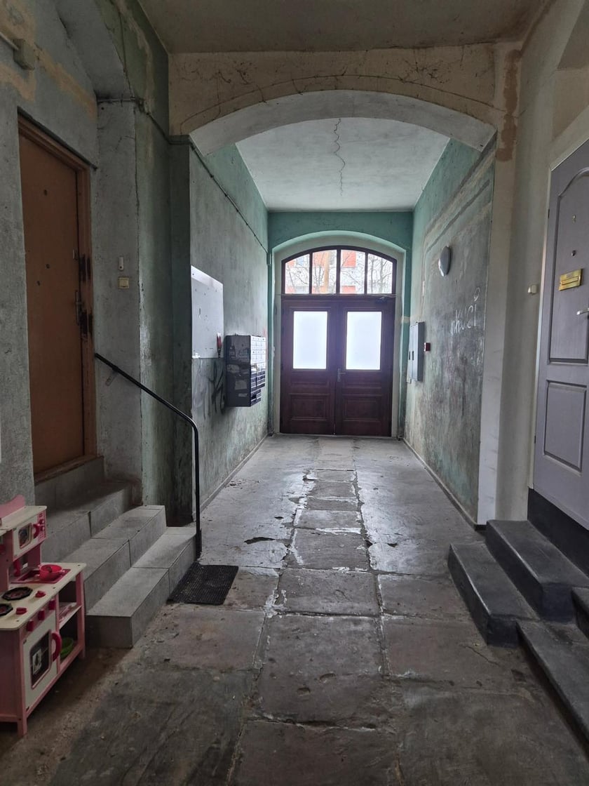 Komunalne kamienice-bliźniaczki z ul. Benedyktyńskiej przejdą renowację.