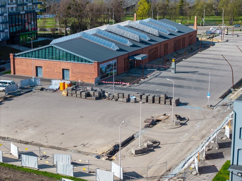 Widok na przebudowę placu przy CH Zajezdnia.