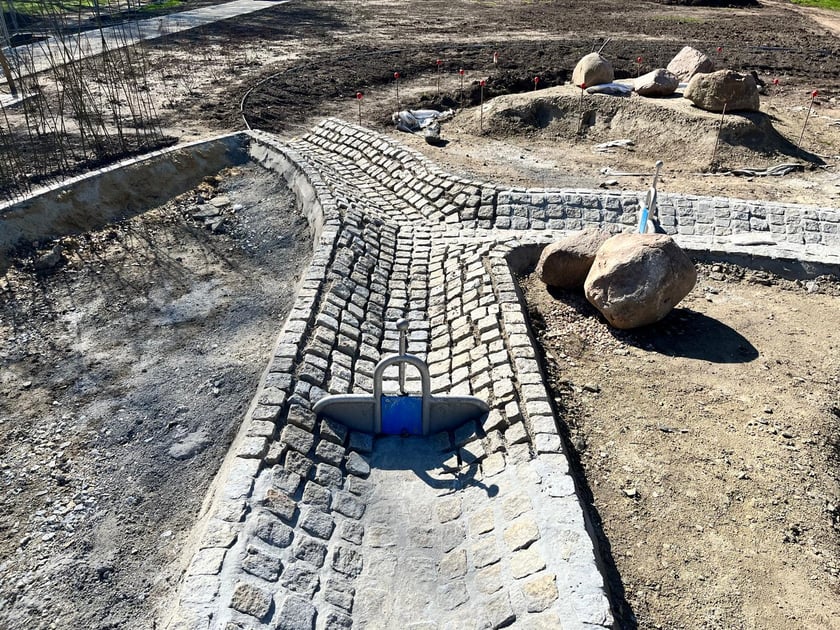 Elementy placu zabaw Nadodrzańska Osada Przygody - kwiecień 2026 r.