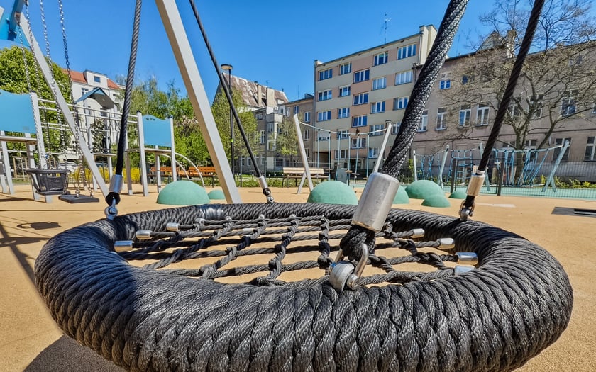 Zrewitalizowane wnętrze podwórka między ulicami Struga, Kleczkowską, Zegadłowicza i Kraszewskiego.