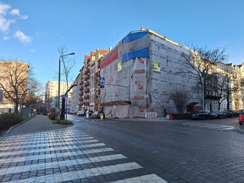 Kamienica przy ul. Otwartej 15 w trakcie remontu.