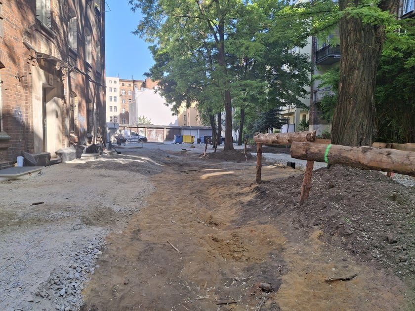 Prace remontowe w ramach II etapu rewitalizacji Podwórka im. Wszystkich Mieszkańców.