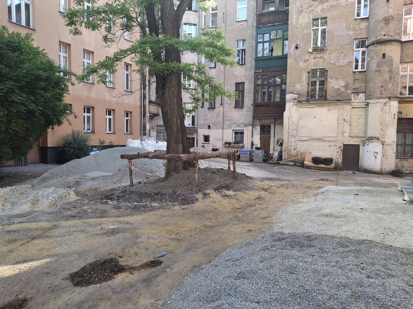 Prace remontowe w ramach II etapu rewitalizacji Podwórka im. Wszystkich Mieszkańców.