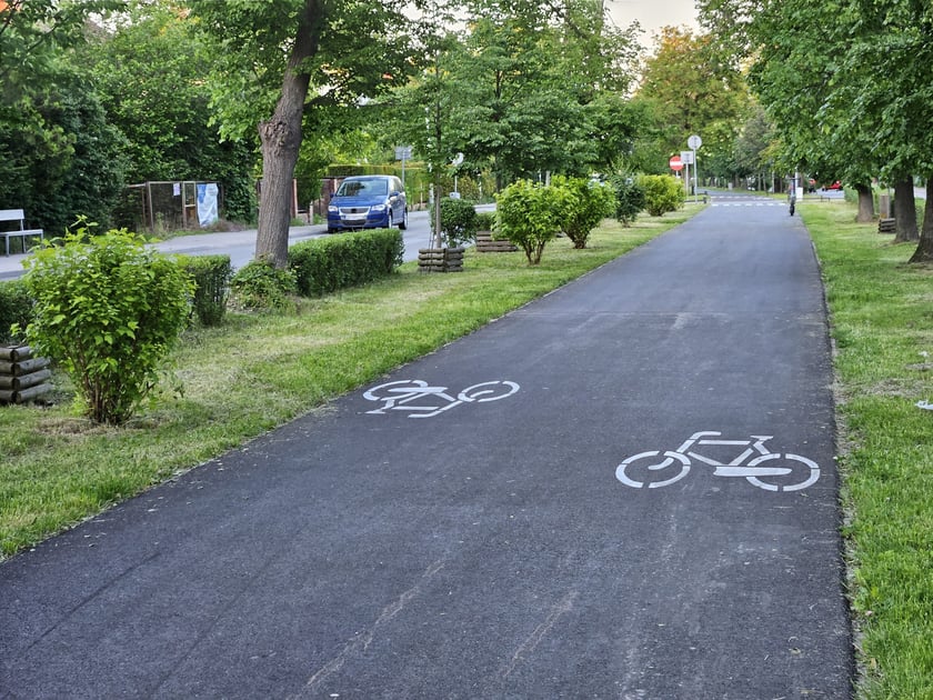 Wyremontowana ścieżka rowerowa na Alei Piastów