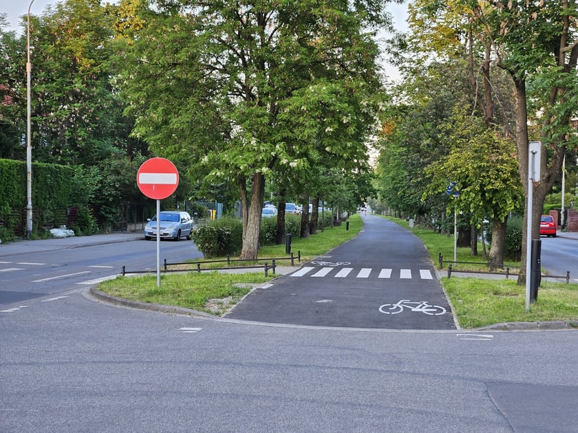 Wyremontowana ścieżka rowerowa na Alei Piastów