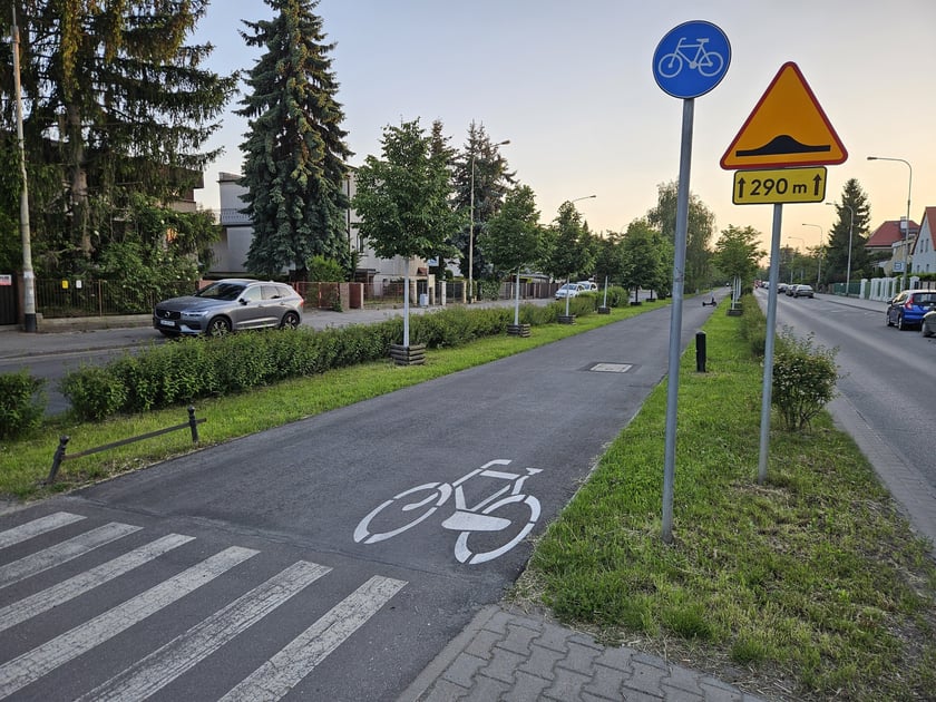 Wyremontowana ścieżka rowerowa na Alei Piastów