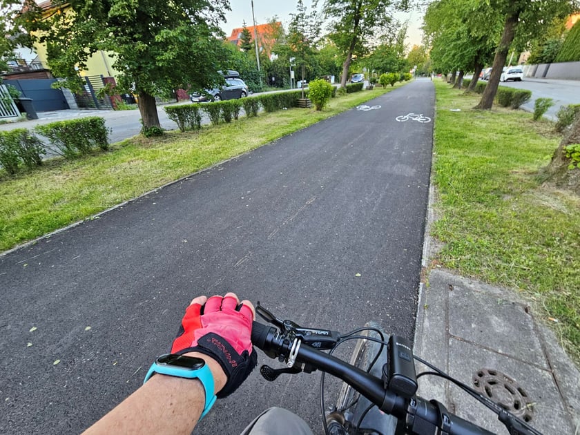 Wyremontowana ścieżka rowerowa na Alei Piastów