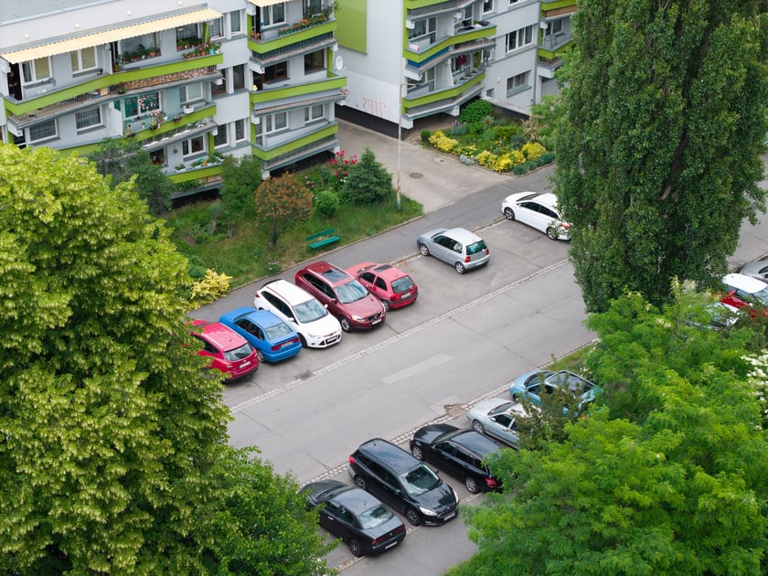 Straż miejska od rana monitoruje sytuację w okolicy i zapowiada stanowczą reakcję na wszelkie pr&oacute;by nielegalnego parkowania