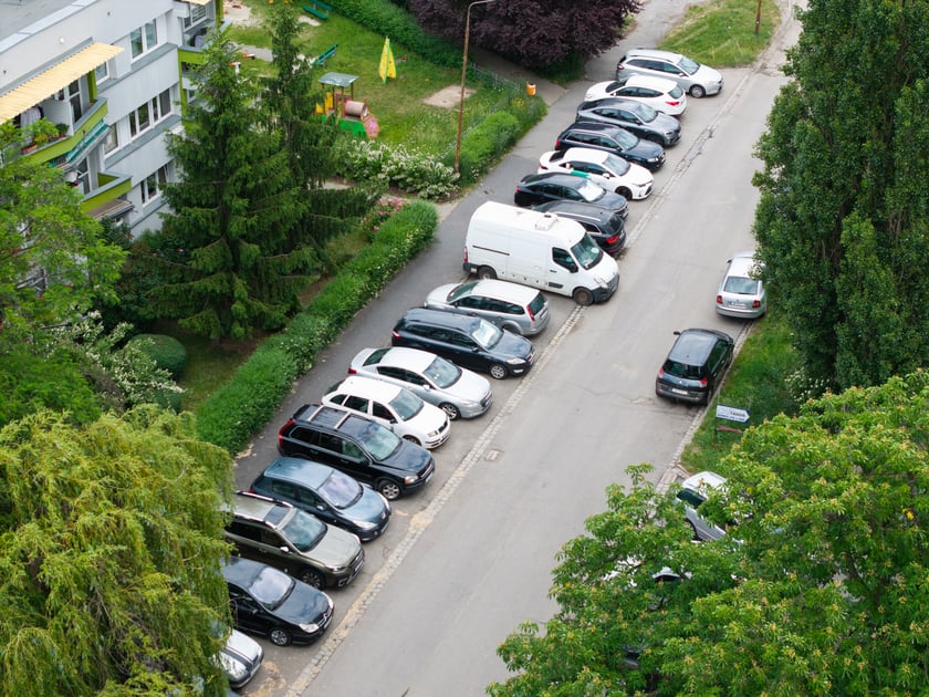 Straż miejska od rana monitoruje sytuację w okolicy i zapowiada stanowczą reakcję na wszelkie pr&oacute;by nielegalnego parkowania