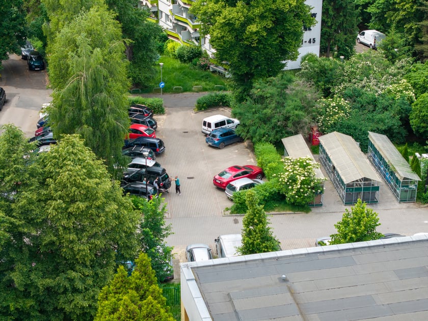 Straż miejska od rana monitoruje sytuację w okolicy i zapowiada stanowczą reakcję na wszelkie pr&oacute;by nielegalnego parkowania