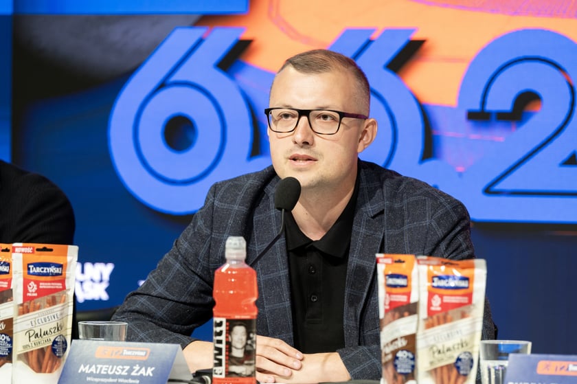 Mateusz Żak, wiceprezydent Wrocławia podczas konferencji na temat 12. Tarczyński Nocny Wrocław Półmaraton, 2 czerwca 2026 r.