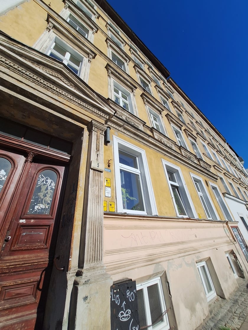 Kamienica przy ul. Żeromskiego 5 przed remontem