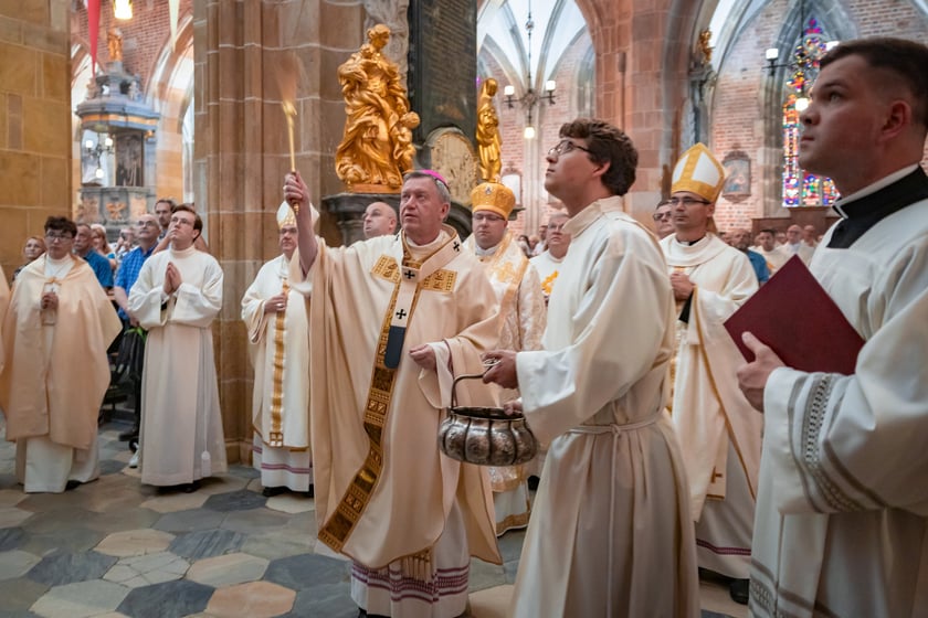Msza Święta w katedrze w intencji mieszkańców Wrocławia, której przewodniczył arcybiskup Józef Kupny