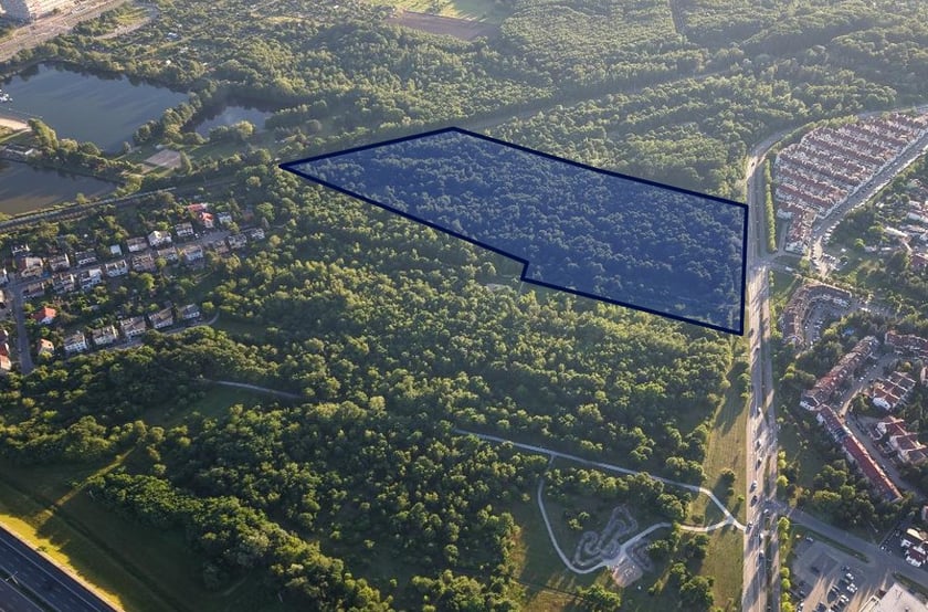 Zdjęcie lotnicze z zaznaczonym terenem poszerzenia Parku Maślickiego.