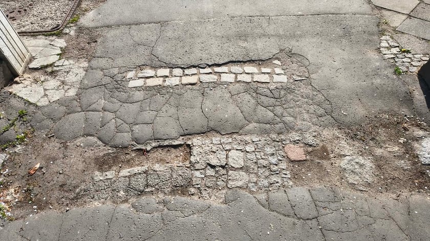 Obecny stan nawierzchni na ul. Boznańskiej.