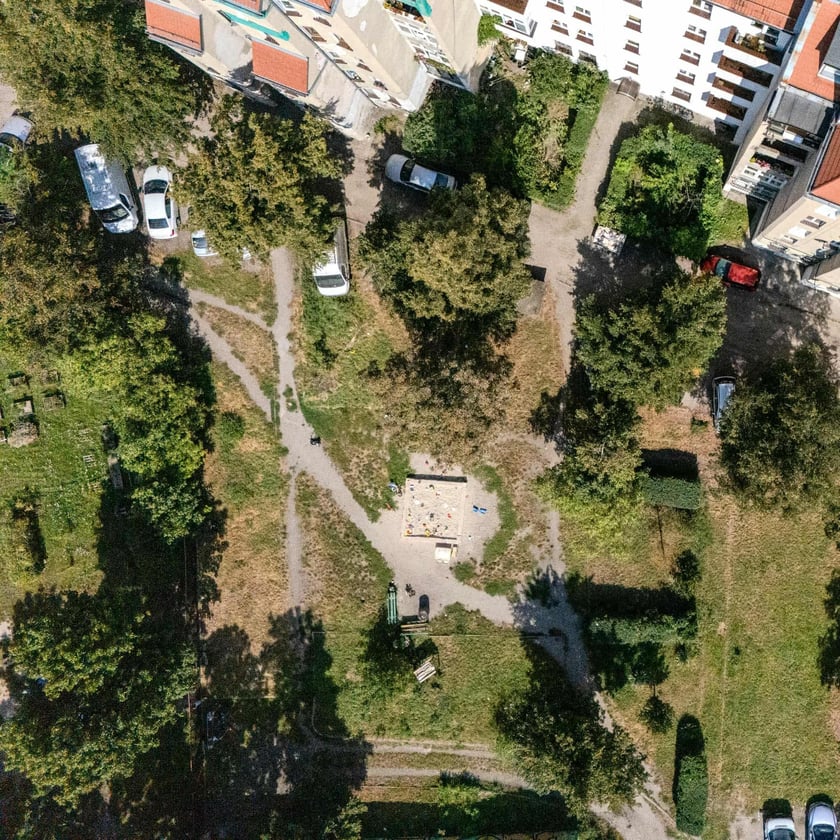 Podw&oacute;rko między ulicami Sienkiewicza, Reja, Nowwowiejska i Piastowską