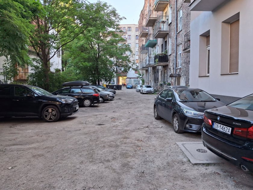 Podwórko między ulicami Nowowiejską, Barlickiego, Orzeszkowej i Wyszyńskiego - stan obecny.