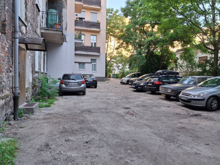 Podwórko między ulicami Nowowiejską, Barlickiego, Orzeszkowej i Wyszyńskiego - stan obecny.