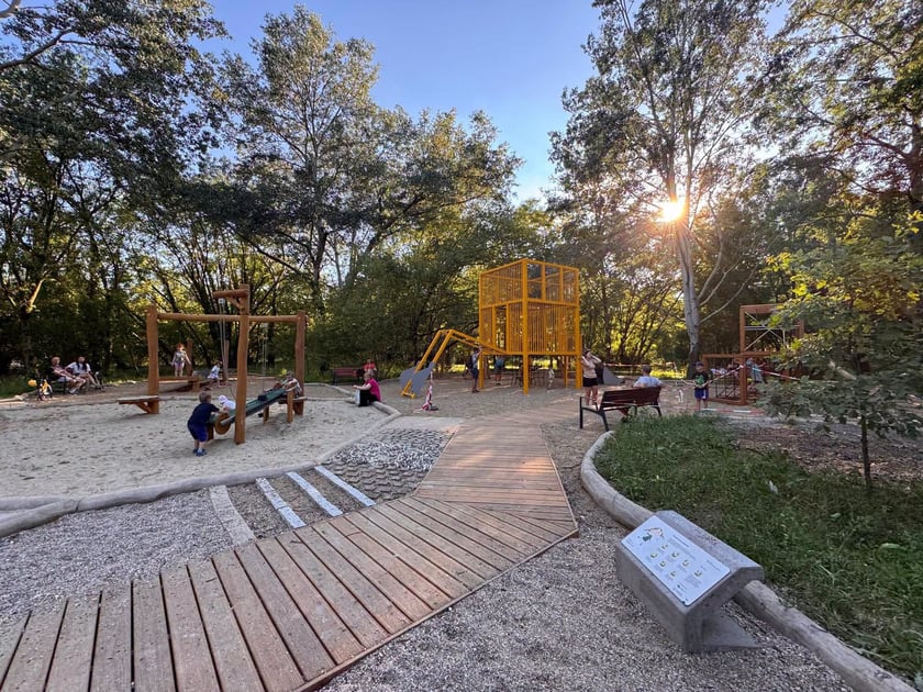 Park przy ul. Idzikowskiego we Wrocławiu