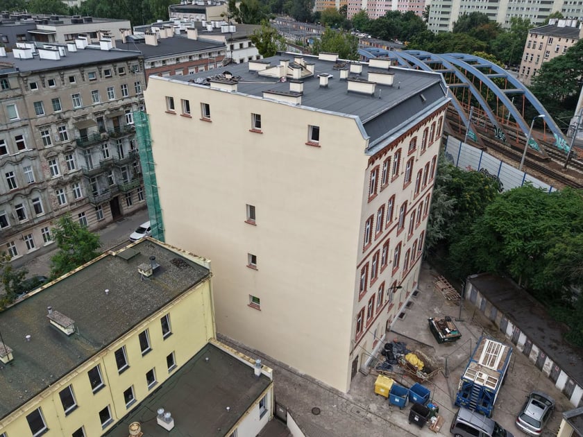 Kamienica przy ul. Wysokiej 4 podczas remontu.