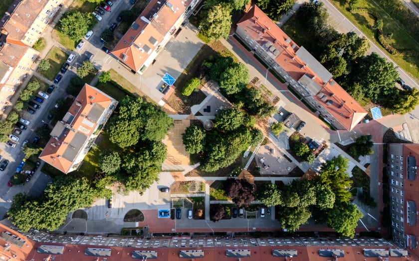 Podwórko w trójkącie ulic Kromera – Bydgoska – Łąka Mazurska po rewitalizacji