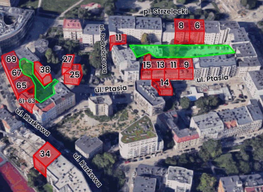 Infografika przedstawiająca na zdjęciu z lotu ptaka kamienice (zaznaczone na czerwono)  i podwórka (zaznaczone na zielono)  które będą odnawiane w ramach Projektu Ptasia.
