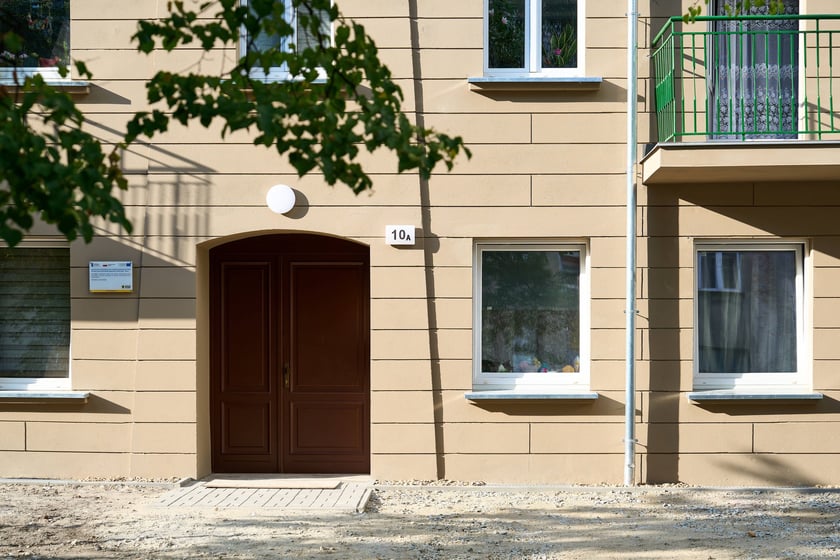 Odnowiona elewacja kamienicy przy ul. Grunwaldzkiej 10A.