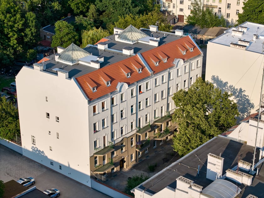 Widok z drona na kamienice przy ul. Grunwaldzkiej 8A-10A.