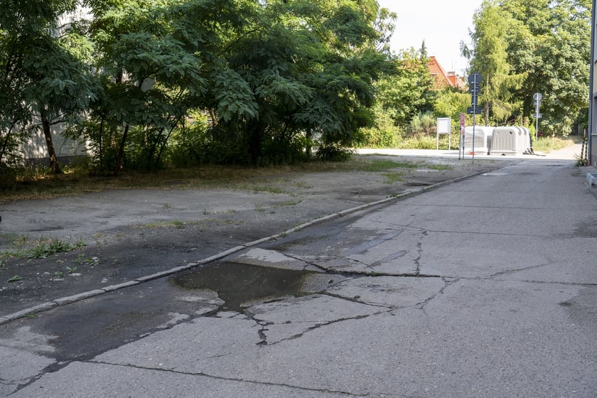Podwórze między ulicami Hallera, Mielecką, Połaniecką i Stalowowolską - rozpoczęcie zagospodarowania.