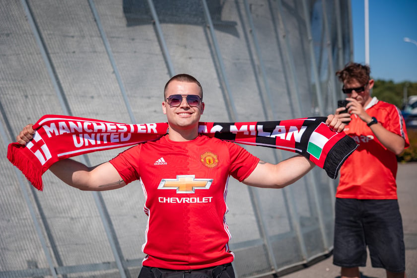 Kibice idą na Super Mecz Manchester United - AC Milan, 15 sierpnia 2026 r.