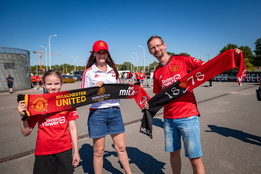 Kibice idą na Super Mecz Manchester United - AC Milan, 15 sierpnia 2026 r.