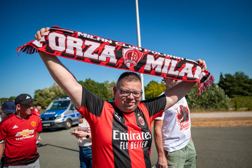 Kibice idą na Super Mecz Manchester United - AC Milan, 15 sierpnia 2026 r.