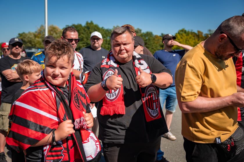 Kibice idą na Super Mecz Manchester United - AC Milan, 15 sierpnia 2026 r.