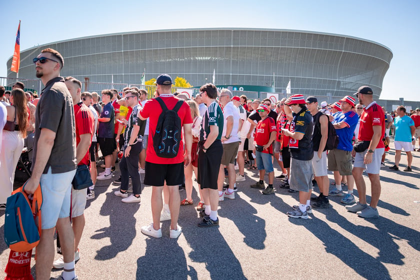 Kibice idą na Super Mecz Manchester United - AC Milan, 15 sierpnia 2026 r.