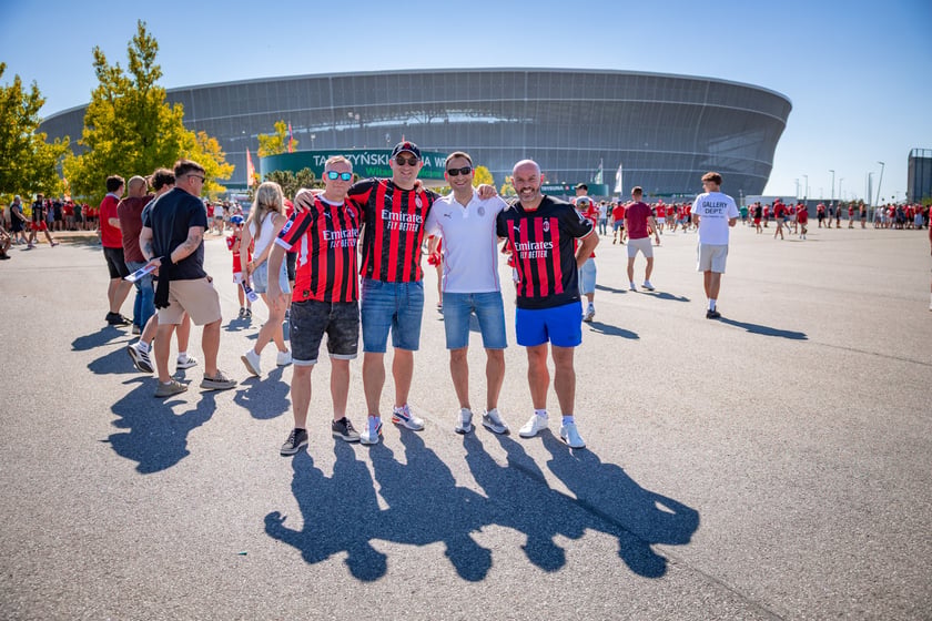 Kibice idą na Super Mecz Manchester United - AC Milan, 15 sierpnia 2026 r.
