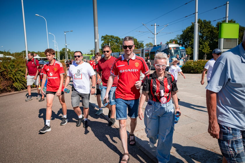 Kibice idą na Super Mecz Manchester United - AC Milan, 15 sierpnia 2026 r.