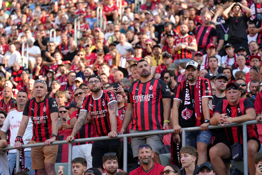 Kibice AC Milan na Trybunie Tarczyński Arena, 15 sierpnia 2026 r.