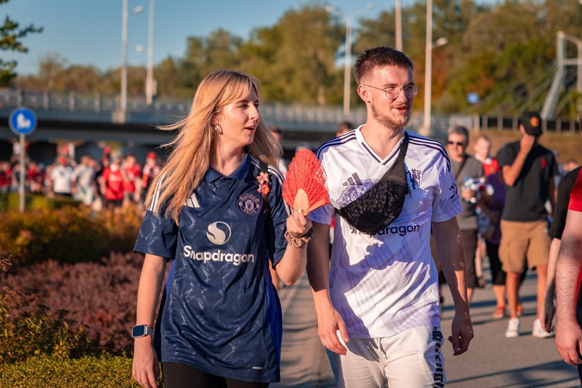 Kibice opuszczają Tarczyński Arena po Super Meczu AC Milan - Manchester United, 15 sierpnia 2026 r.