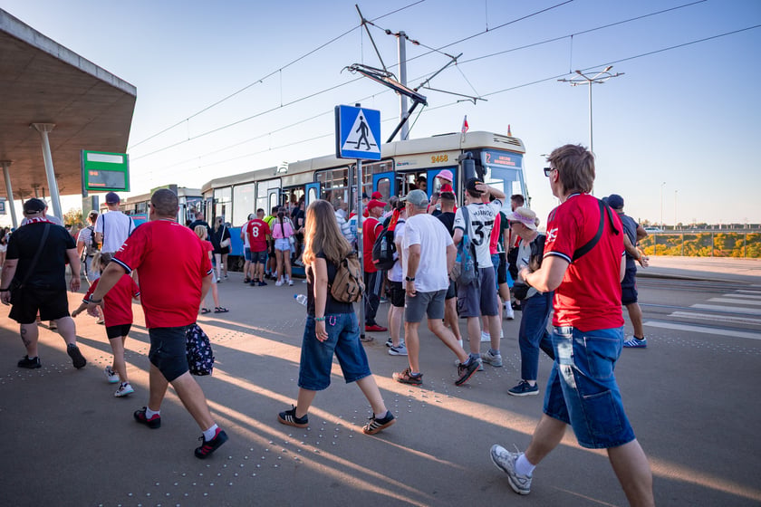 Kibice opuszczają Tarczyński Arena po Super Meczu AC Milan - Manchester United, 15 sierpnia 2026 r.