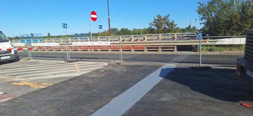 Prace przy wymianie dylatacji na Al. Armii Krajowej.