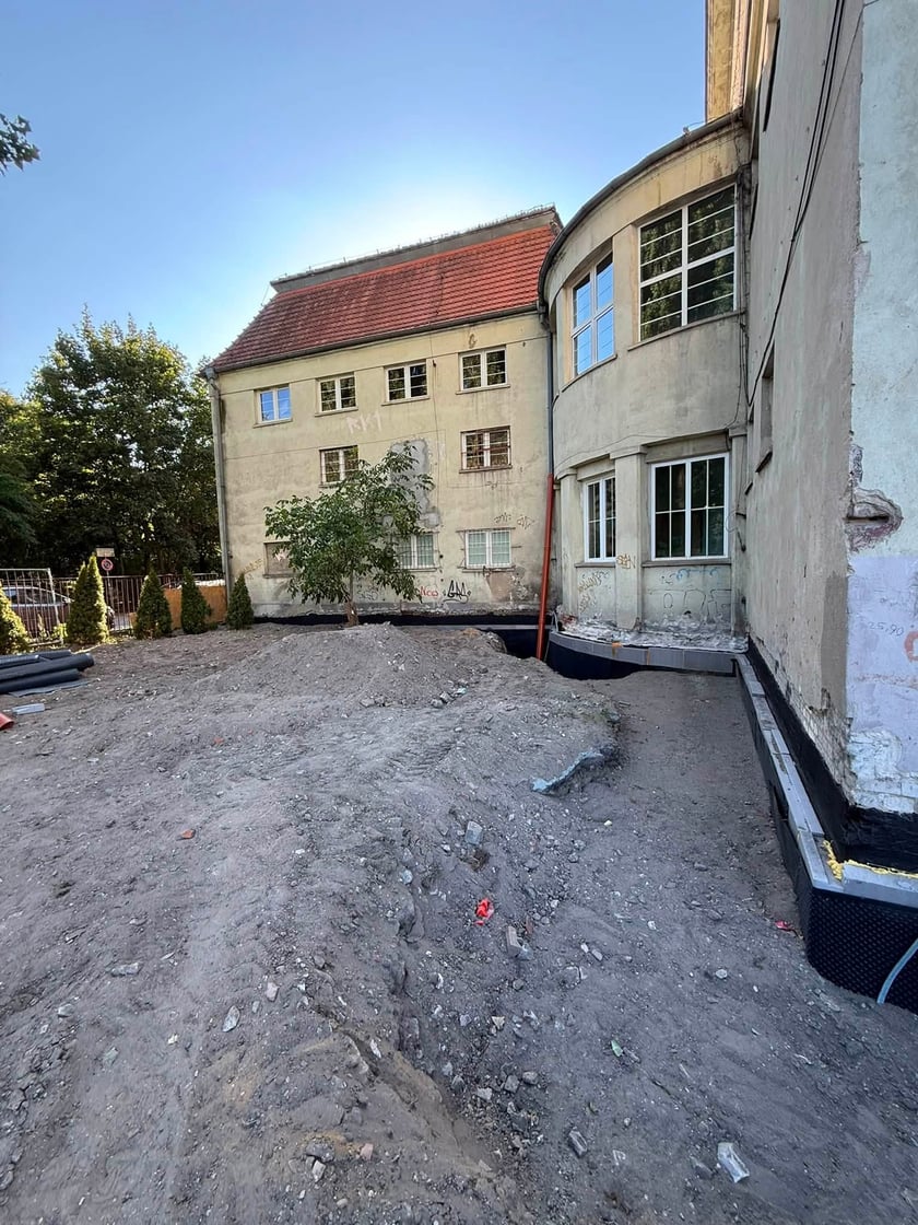 Prace remontowe przy Zespole Szkół nr 1 przy ul. Słubickiej.