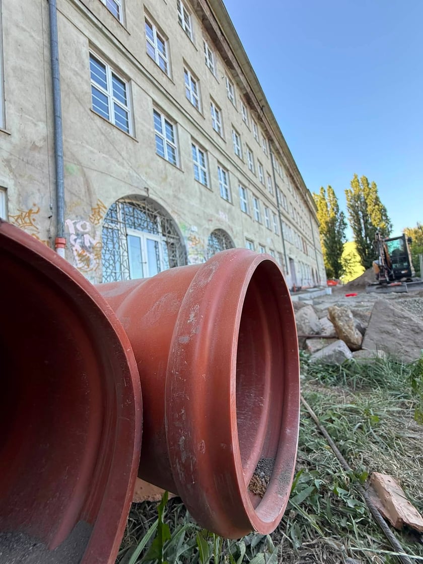 Prace remontowe przy Zespole Szkół nr 1 przy ul. Słubickiej.