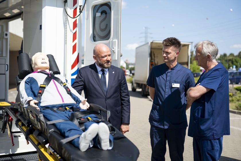 Świetnie wyposażony ambulans Shock Team został przekazany lekarzom z Uniwersyteckiego Szpitala Klinicznego