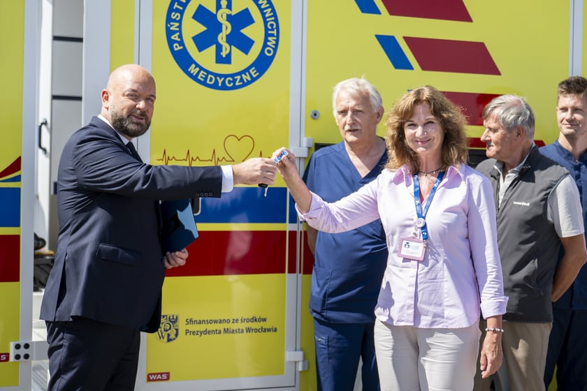 Świetnie wyposażony ambulans Shock Team został przekazany lekarzom z Uniwersyteckiego Szpitala Klinicznego