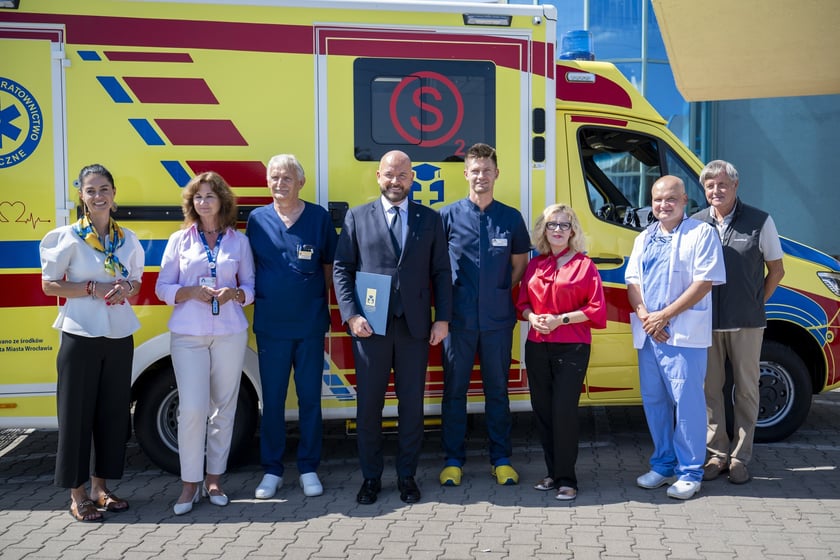 Świetnie wyposażony ambulans Shock Team został przekazany lekarzom z Uniwersyteckiego Szpitala Klinicznego