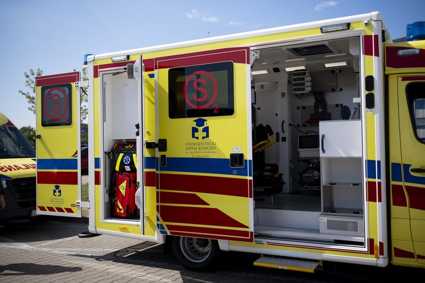 Świetnie wyposażony ambulans Shock Team został przekazany lekarzom z Uniwersyteckiego Szpitala Klinicznego