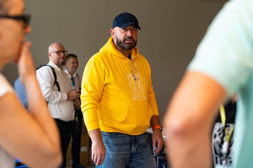 Prezydent Jacek Sutryk podczas dnia otwartego Zespołu Szkolno-Przedszkolnego nr 27&nbsp;