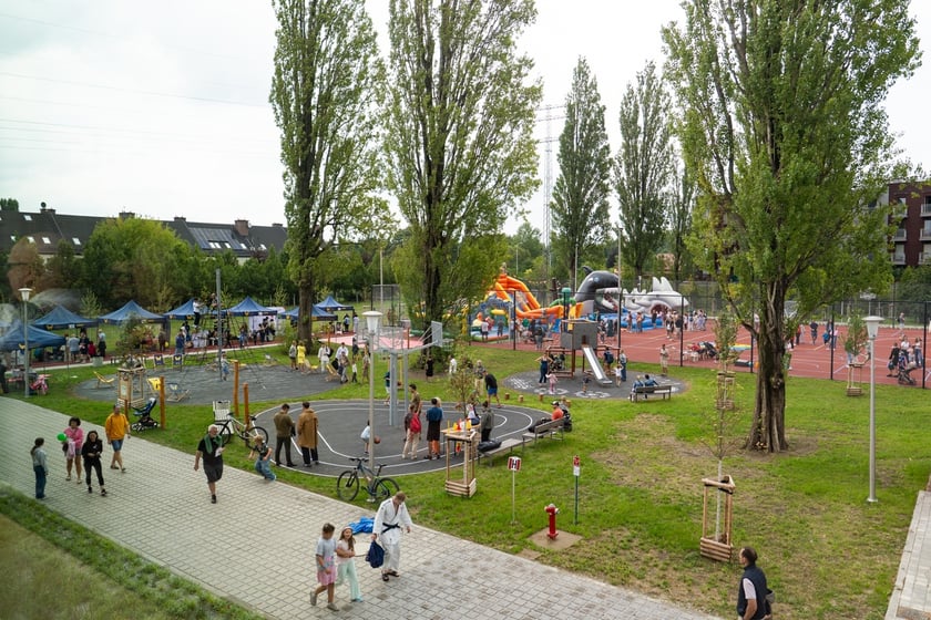 Piknik z okazji otwarcia Zespołu Szkolno-Przedszkolnego nr 27 przy ulicy Zwycięskiej